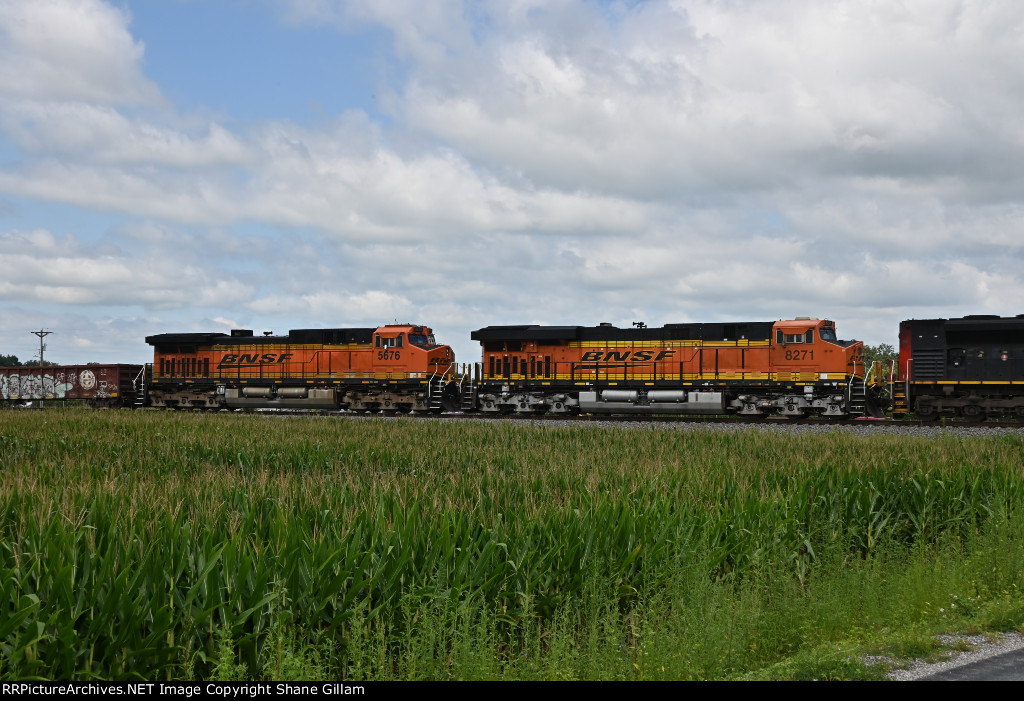 BNSF 8271